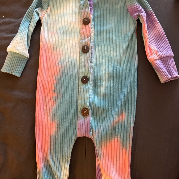 Bundle and save! No label adorable onesie - Picture 2 of 2